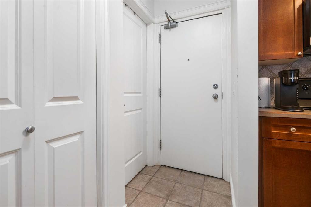 106-420 3 Avenue Ne, Calgary, AB - Indoor Photo Showing Other Room