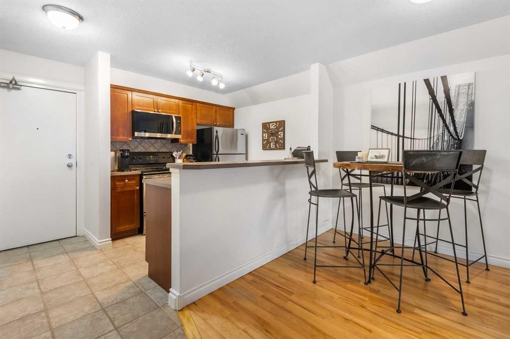 106-420 3 Avenue Ne, Calgary, AB - Indoor Photo Showing Kitchen