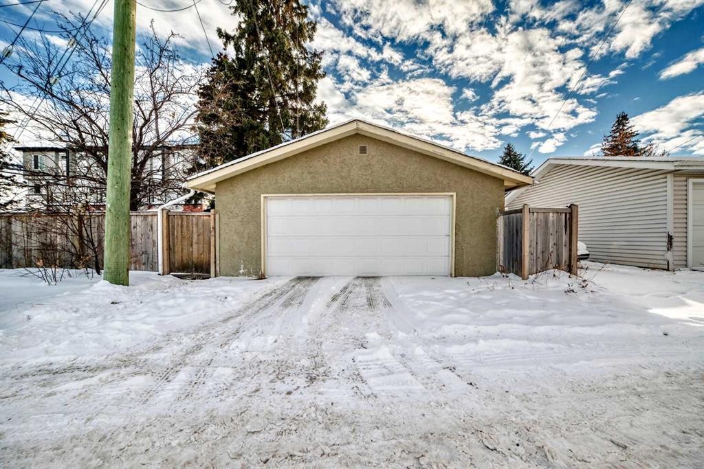 2204 25 Avenue Nw, Calgary, AB - Outdoor