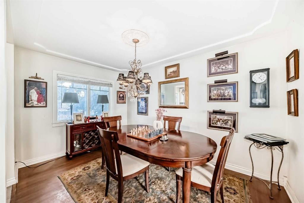 2204 25 Avenue Nw, Calgary, AB - Indoor Photo Showing Dining Room