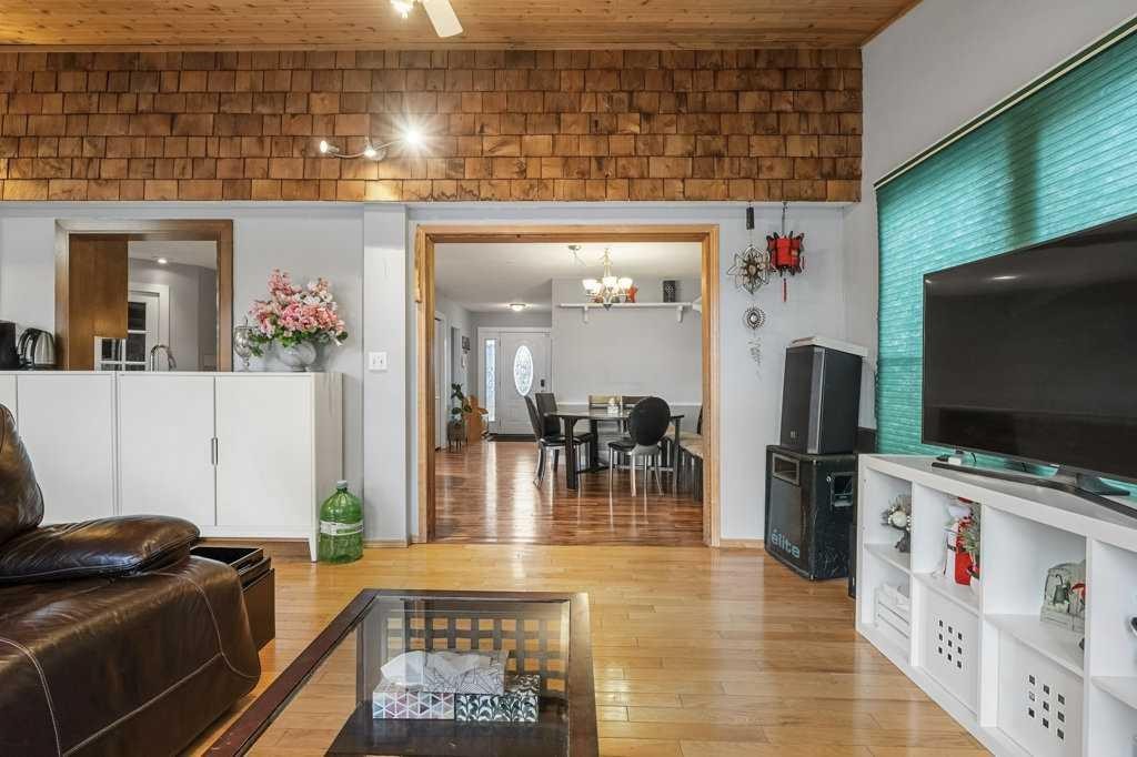 4704 Marbury Place Ne, Calgary, AB - Indoor Photo Showing Living Room