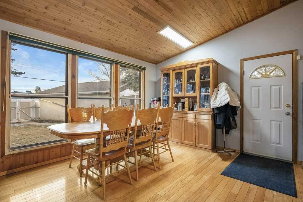4704 Marbury Place Ne, Calgary, AB - Indoor Photo Showing Dining Room