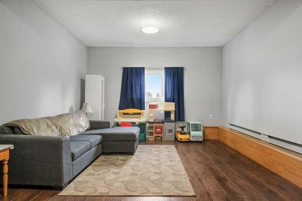 4704 Marbury Place Ne, Calgary, AB - Indoor Photo Showing Living Room