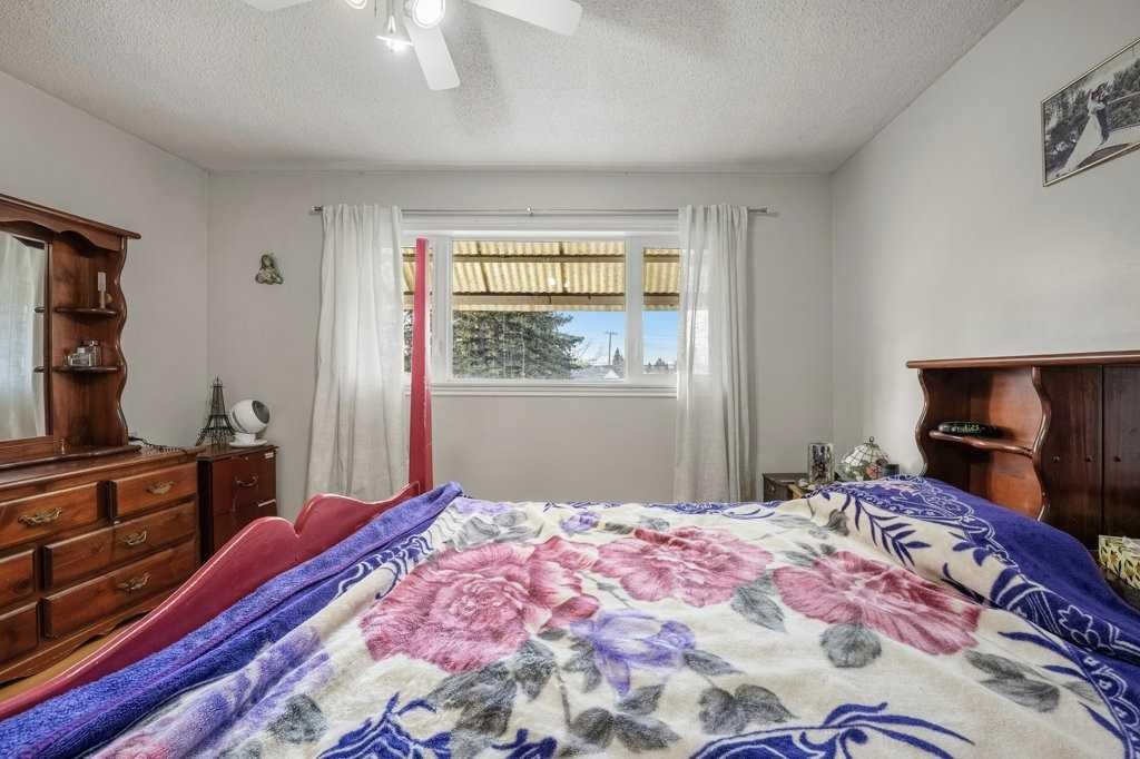4704 Marbury Place Ne, Calgary, AB - Indoor Photo Showing Bedroom