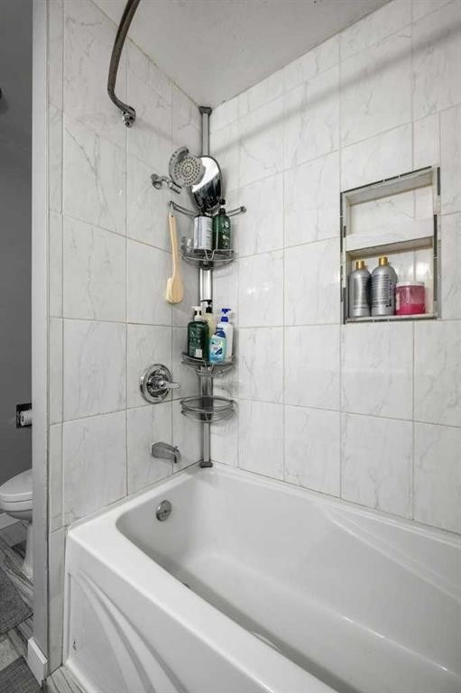 4704 Marbury Place Ne, Calgary, AB - Indoor Photo Showing Bathroom