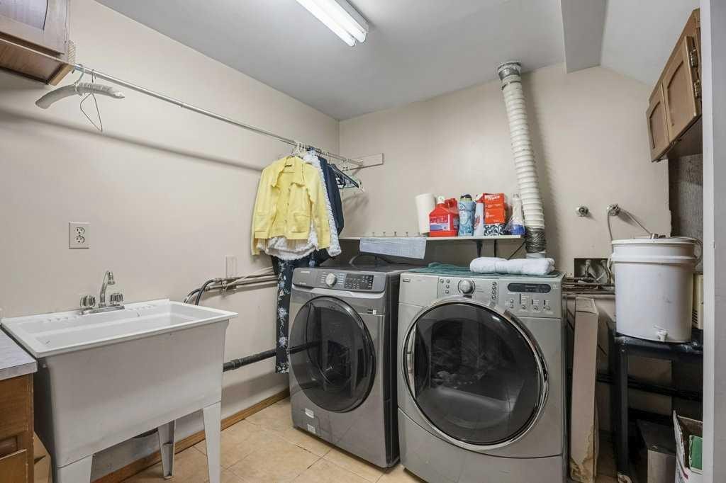 4704 Marbury Place Ne, Calgary, AB - Indoor Photo Showing Laundry Room