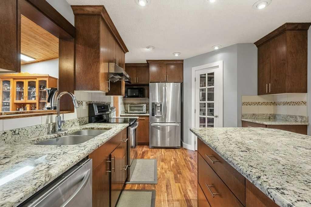 4704 Marbury Place Ne, Calgary, AB - Indoor Photo Showing Kitchen With Stainless Steel Kitchen With Double Sink With Upgraded Kitchen