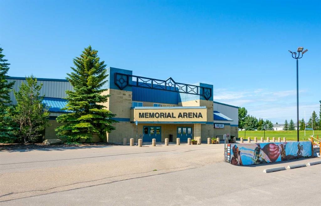 1001A Highway 2A, Carstairs, AB