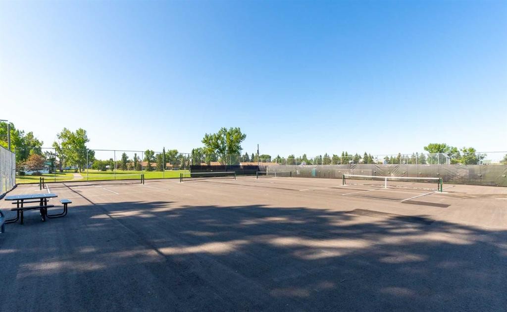 1001A Highway 2A, Carstairs, AB