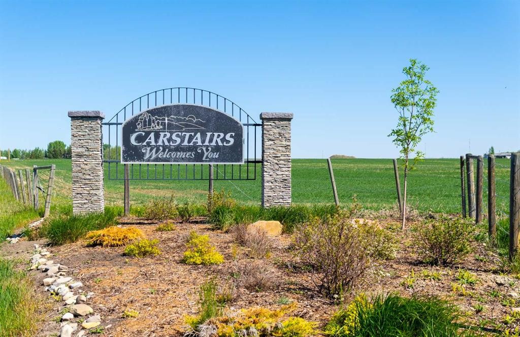 1001A Highway 2A, Carstairs, AB