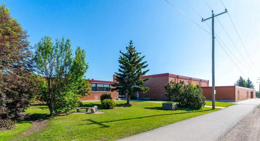 1001A Highway 2A, Carstairs, AB