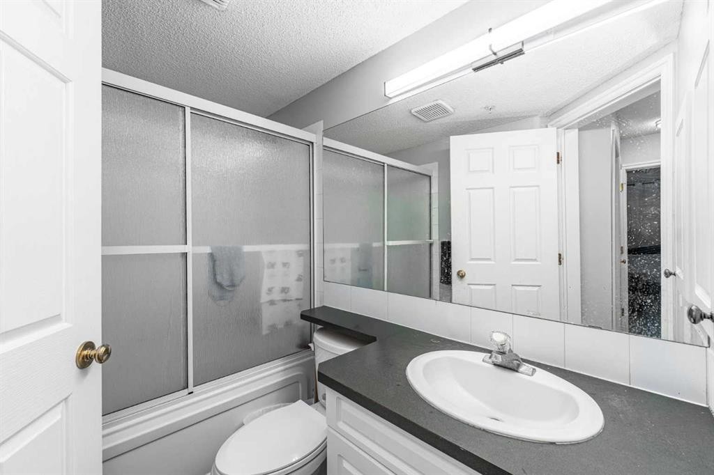 109-777 3 Avenue Sw, Calgary, AB - Indoor Photo Showing Bathroom