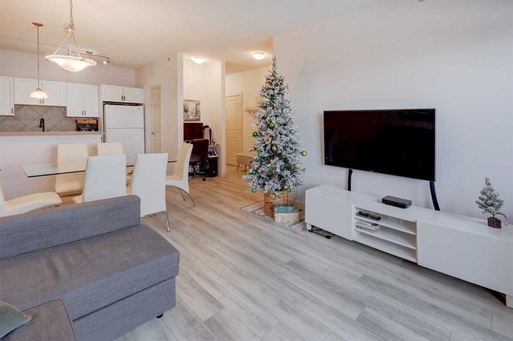 402-120 Country Village Circle Ne, Calgary, AB - Indoor Photo Showing Living Room