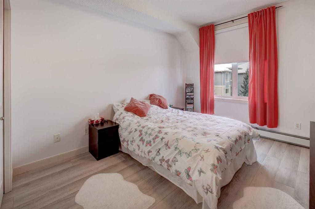 402-120 Country Village Circle Ne, Calgary, AB - Indoor Photo Showing Bedroom