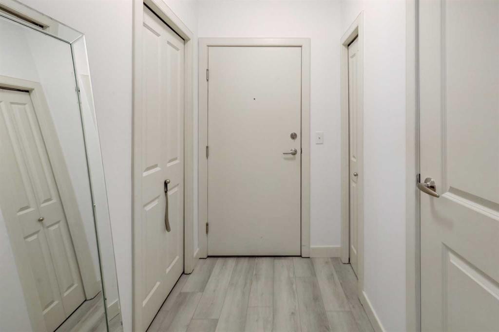 402-120 Country Village Circle Ne, Calgary, AB - Indoor Photo Showing Other Room