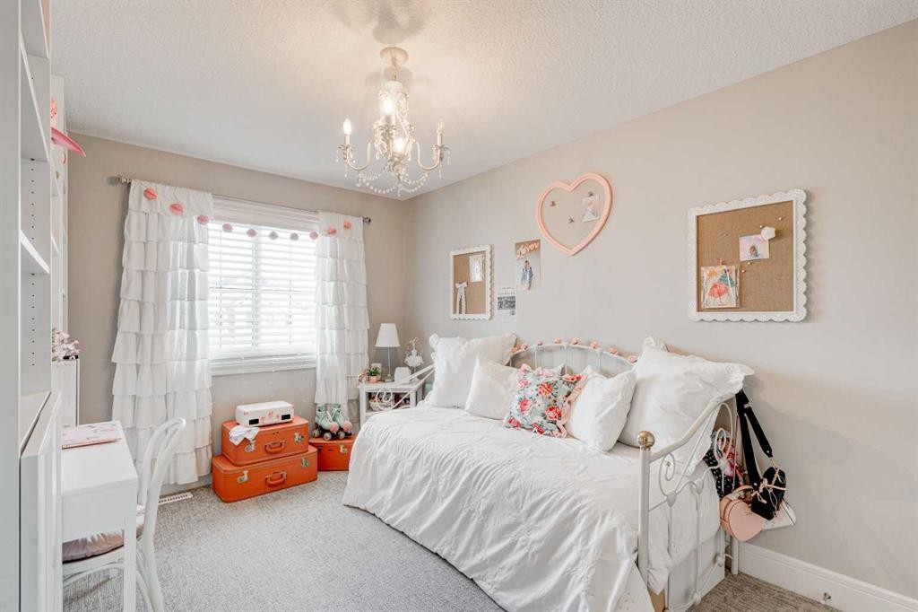 147 Legacy Mount Se, Calgary, AB - Indoor Photo Showing Bedroom