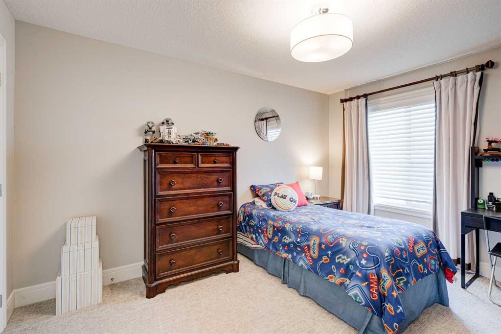 147 Legacy Mount Se, Calgary, AB - Indoor Photo Showing Bedroom