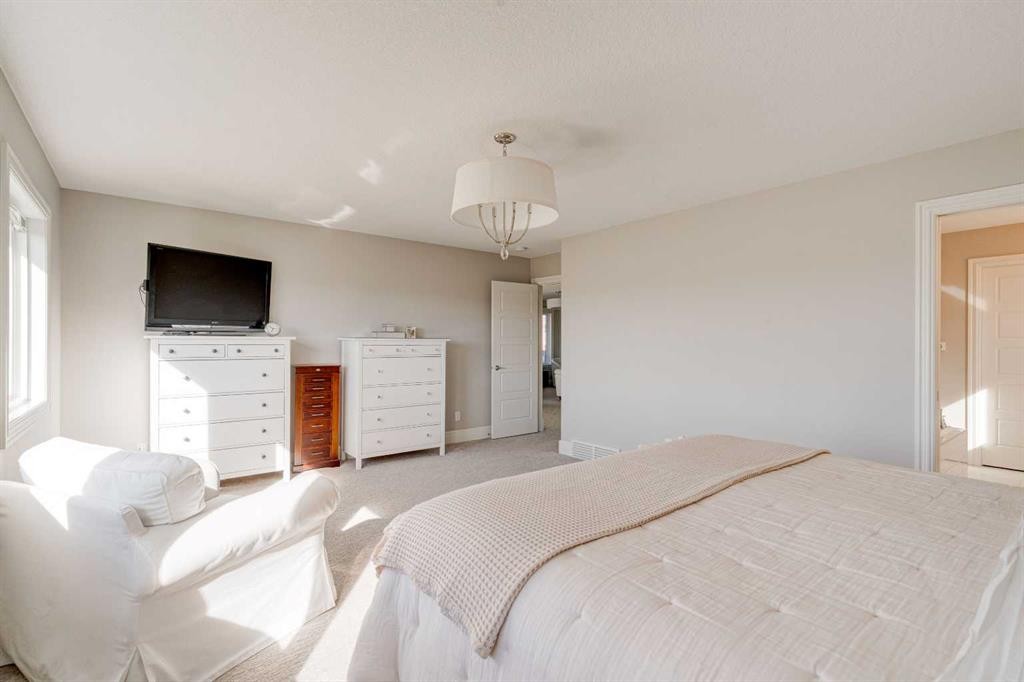 147 Legacy Mount Se, Calgary, AB - Indoor Photo Showing Bedroom