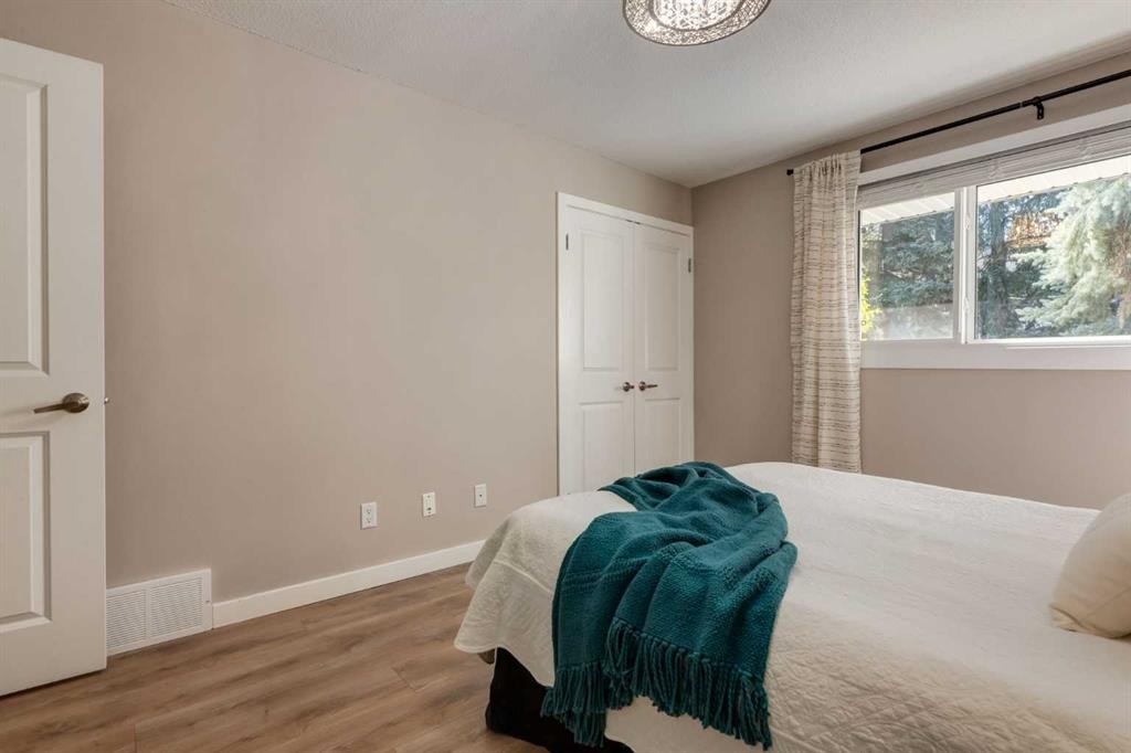 308-13104 Elbow Drive Sw, Calgary, AB - Indoor Photo Showing Bedroom