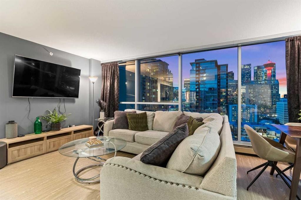 1602-188 15 Avenue Sw, Calgary, AB - Indoor Photo Showing Living Room