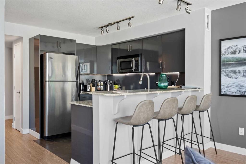 1602-188 15 Avenue Sw, Calgary, AB - Indoor Photo Showing Kitchen