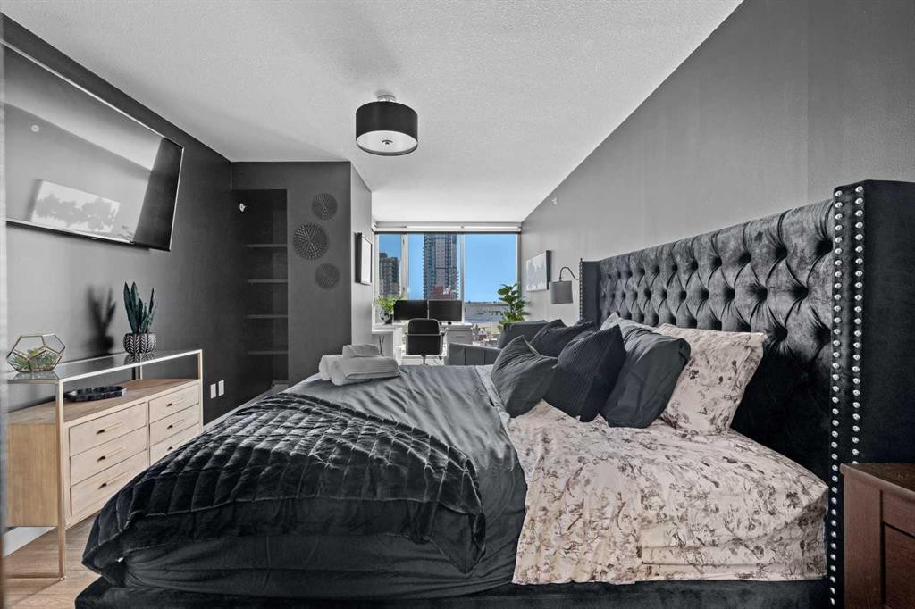 1602-188 15 Avenue Sw, Calgary, AB - Indoor Photo Showing Bedroom