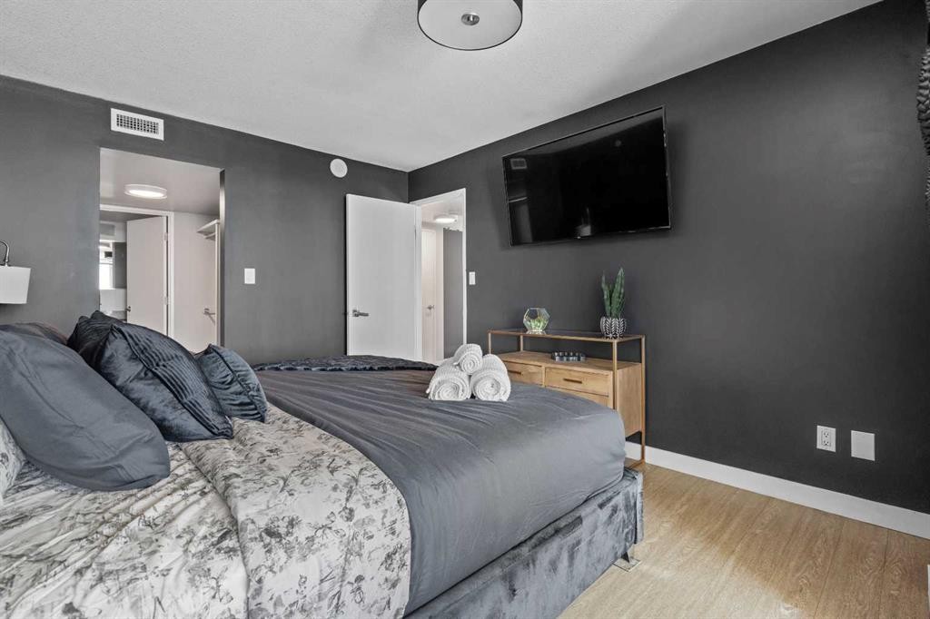 1602-188 15 Avenue Sw, Calgary, AB - Indoor Photo Showing Bedroom