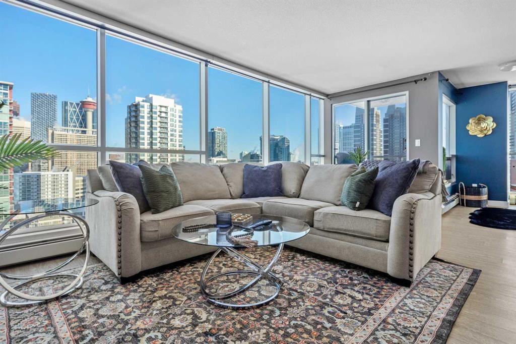 1602-188 15 Avenue Sw, Calgary, AB - Indoor Photo Showing Living Room