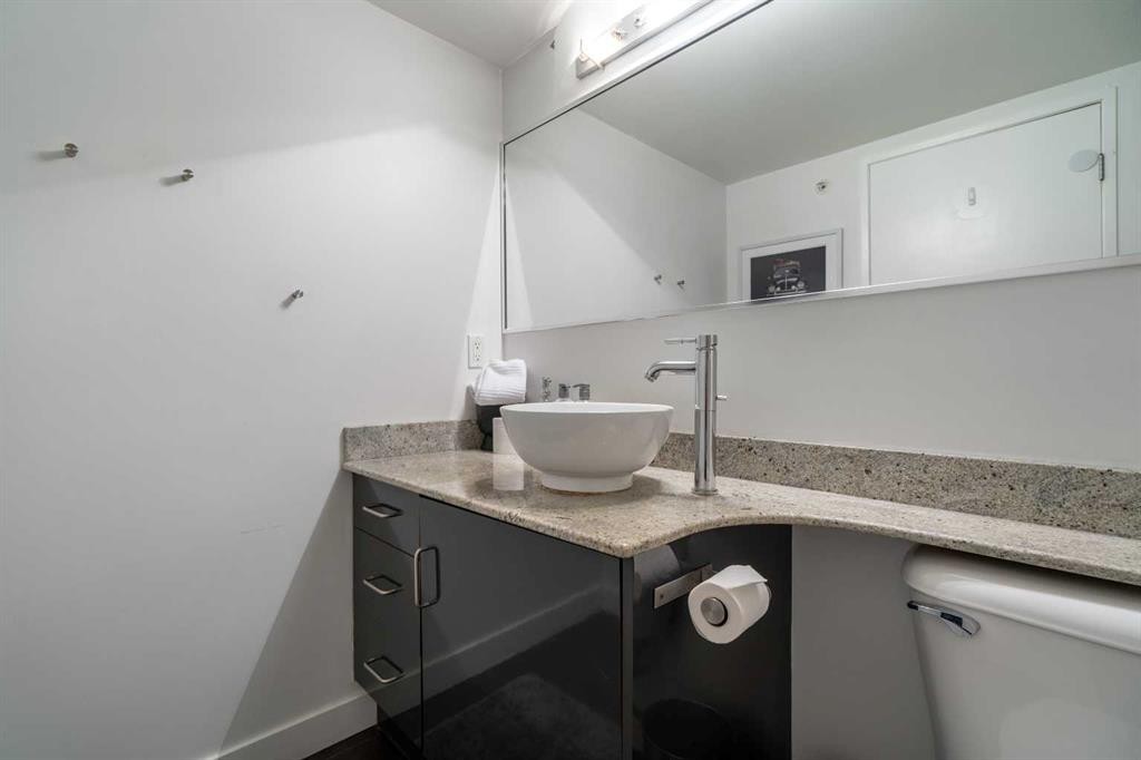 1602-188 15 Avenue Sw, Calgary, AB - Indoor Photo Showing Bathroom