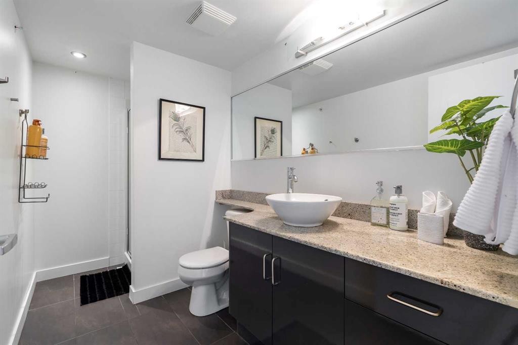 1602-188 15 Avenue Sw, Calgary, AB - Indoor Photo Showing Bathroom