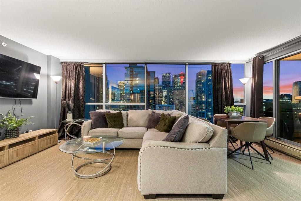 1602-188 15 Avenue Sw, Calgary, AB - Indoor Photo Showing Living Room