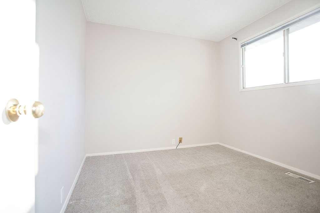 1852 Lynnover Road Se, Calgary, AB - Indoor Photo Showing Other Room