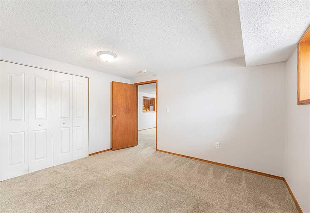 1852 Lynnover Road Se, Calgary, AB - Indoor Photo Showing Other Room