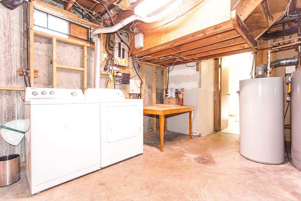 1852 Lynnover Road Se, Calgary, AB - Indoor Photo Showing Laundry Room