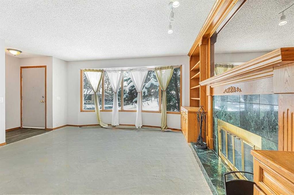 1852 Lynnover Road Se, Calgary, AB - Indoor Photo Showing Other Room