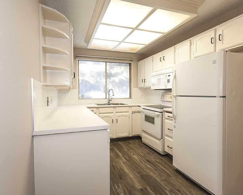 1852 Lynnover Road Se, Calgary, AB - Indoor Photo Showing Kitchen With Double Sink