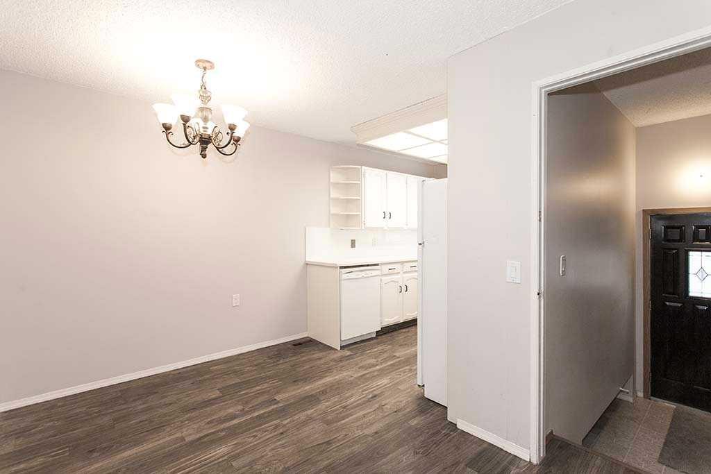 1852 Lynnover Road Se, Calgary, AB - Indoor