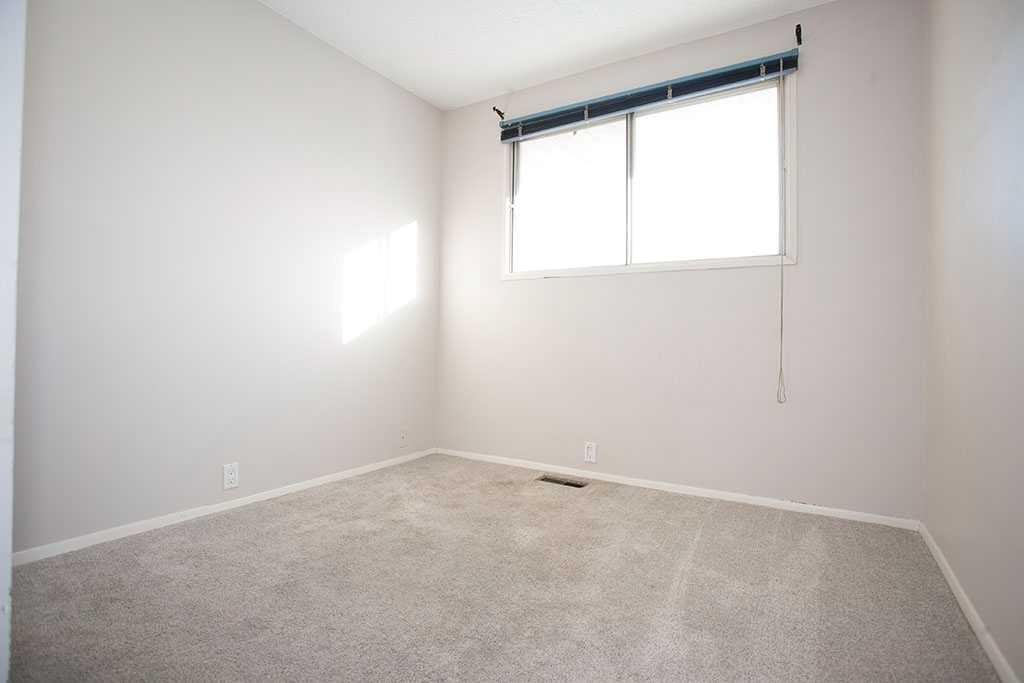 1852 Lynnover Road Se, Calgary, AB - Indoor Photo Showing Other Room
