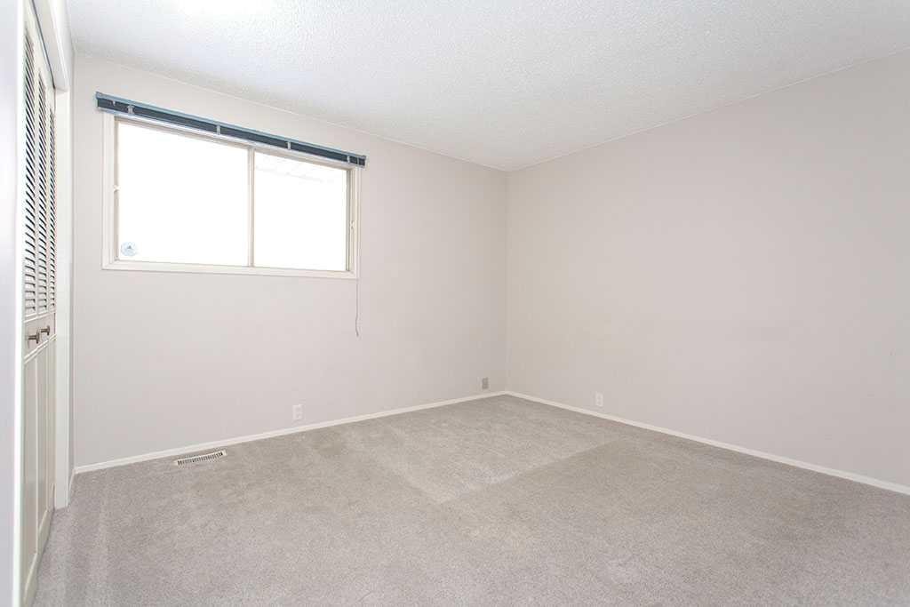 1852 Lynnover Road Se, Calgary, AB - Indoor Photo Showing Other Room