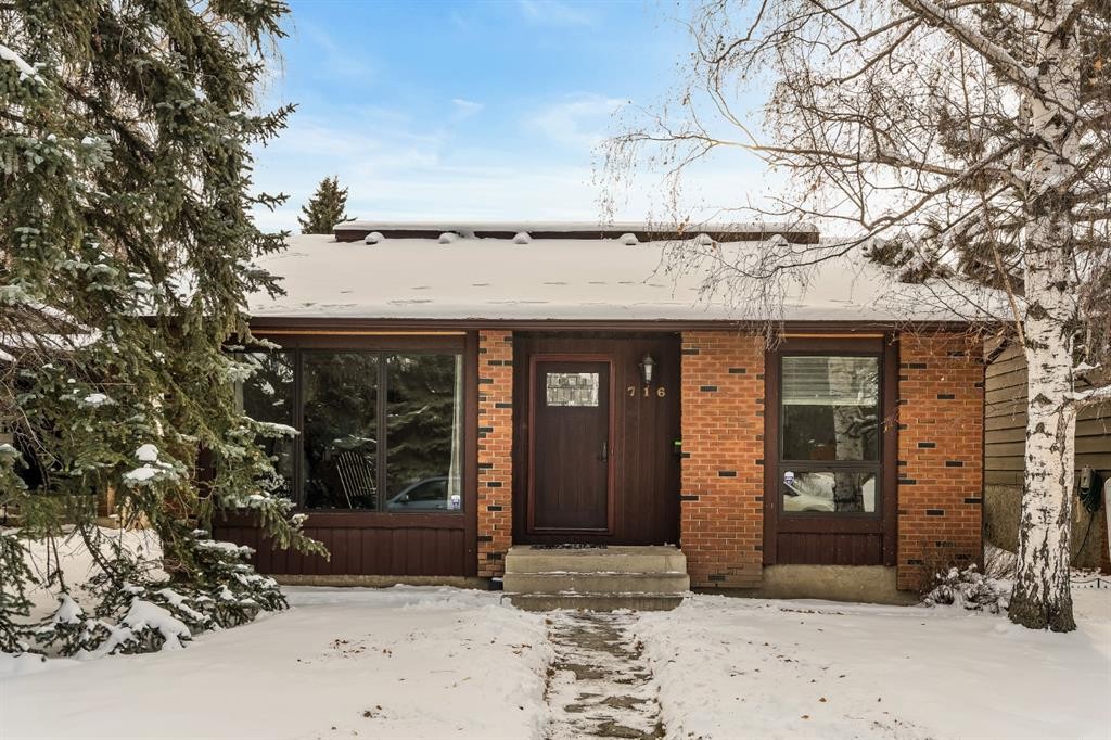 716 Coach Bluff Crescent Sw, Calgary, AB - Outdoor