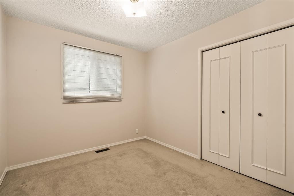 716 Coach Bluff Crescent Sw, Calgary, AB - Indoor Photo Showing Other Room