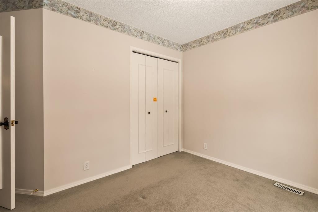 716 Coach Bluff Crescent Sw, Calgary, AB - Indoor Photo Showing Other Room