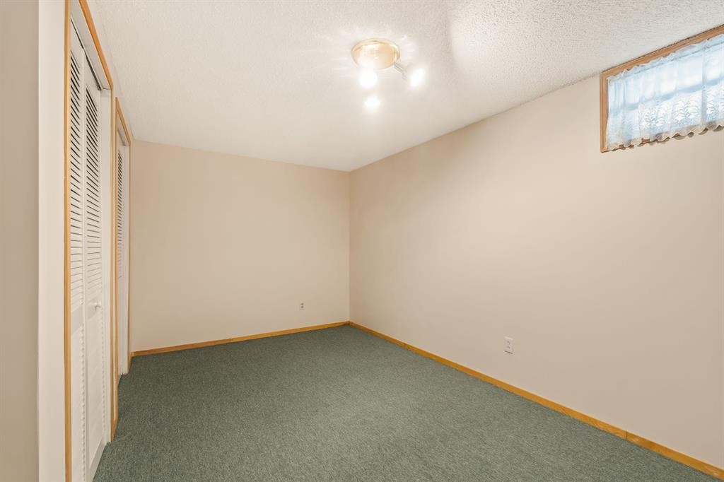 716 Coach Bluff Crescent Sw, Calgary, AB - Indoor Photo Showing Other Room