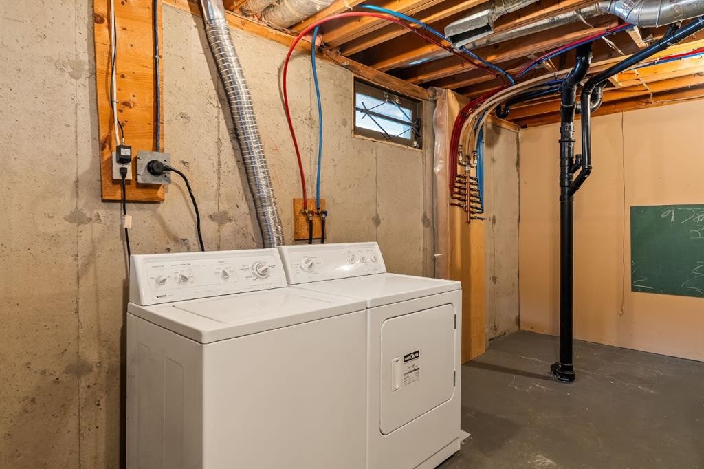 716 Coach Bluff Crescent Sw, Calgary, AB - Indoor Photo Showing Laundry Room