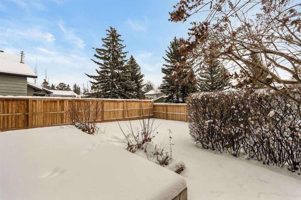 716 Coach Bluff Crescent Sw, Calgary, AB - Outdoor
