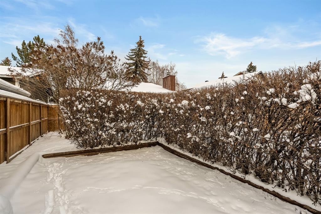 716 Coach Bluff Crescent Sw, Calgary, AB - Outdoor