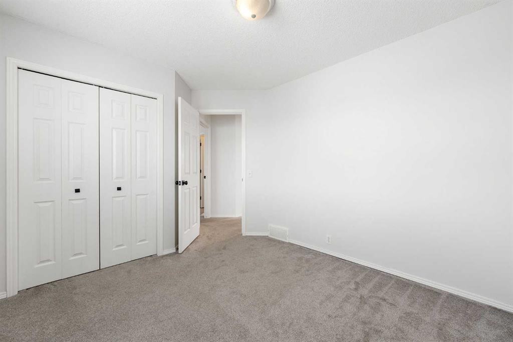 283 Prestwick Landing Se, Calgary, AB - Indoor Photo Showing Other Room