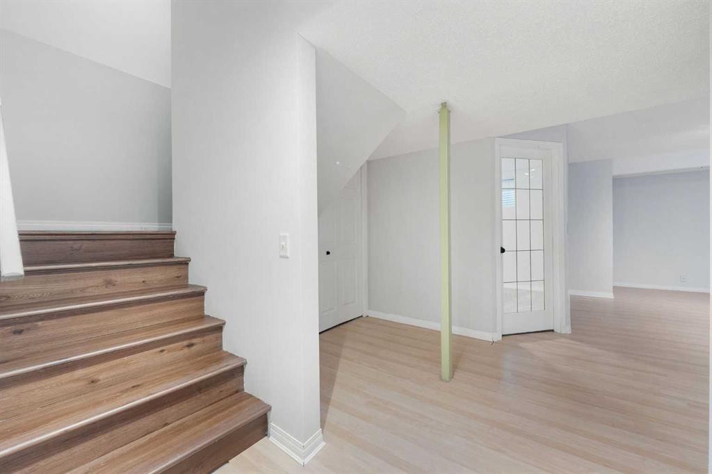 283 Prestwick Landing Se, Calgary, AB - Indoor Photo Showing Other Room