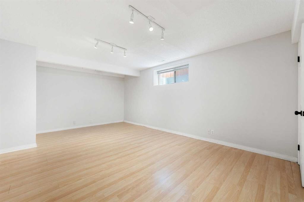 283 Prestwick Landing Se, Calgary, AB - Indoor Photo Showing Other Room