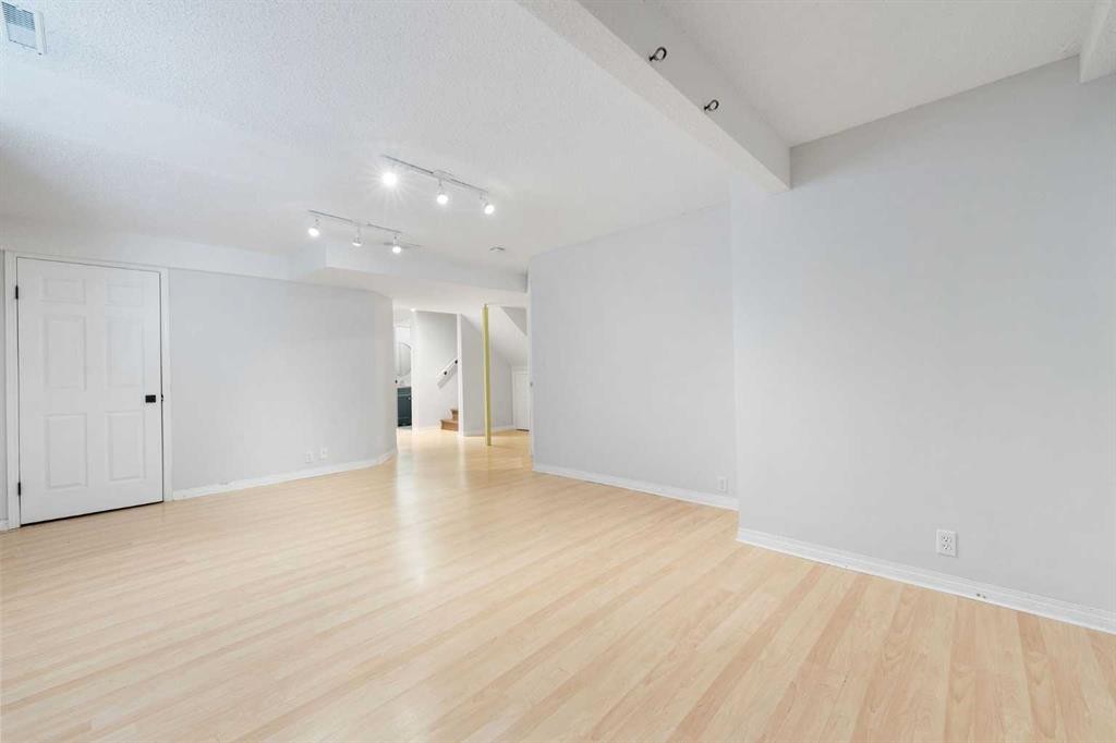 283 Prestwick Landing Se, Calgary, AB - Indoor Photo Showing Other Room
